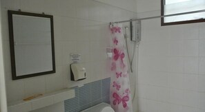 Standard Cottage | Bathroom | Shower, towels - Ingdao Resort (Khon Kaen)