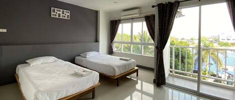 Bureau, rideaux occultants, lits pliants/supplémentaires, Wi-Fi gratuit