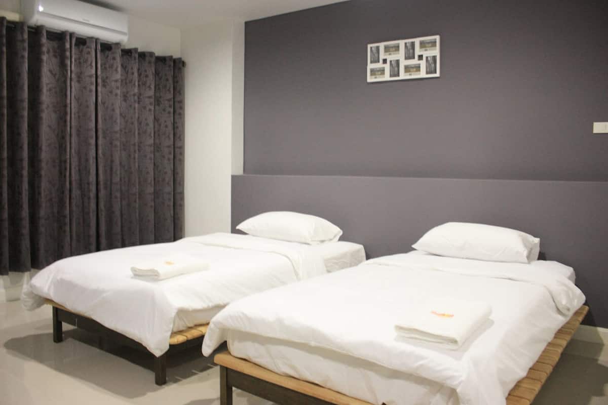 Standard Twin Room | Escritorio, cortinas blackout, camas extra y wifi gratis