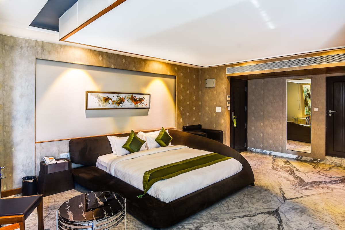 Premium Room | Minibar, desk, soundproofing, free WiFi