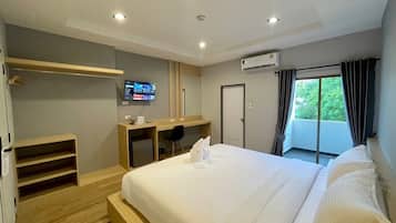 Standaard tweepersoonskamer, balkon | Een bureau, gratis wifi