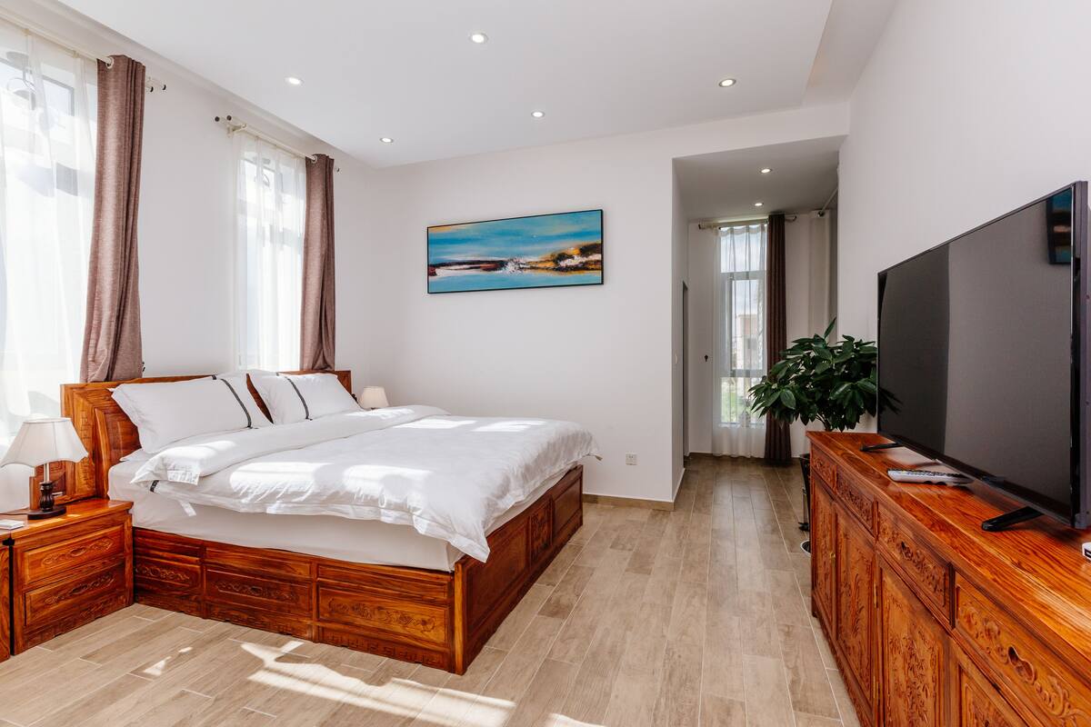 Family Room, Garden View | Premium bedding, pillow-top beds, blackout curtains, free WiFi
