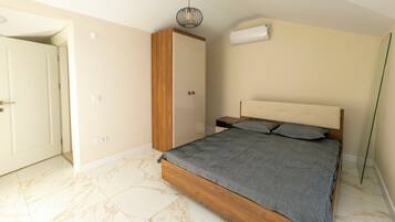 4 bedrooms, premium bedding, desk, soundproofing