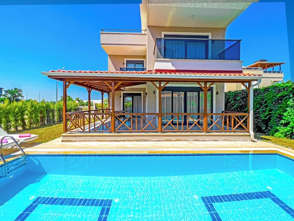 Villa | Blick auf den Garten
