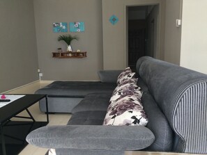 Huoneisto, 3 makuuhuonetta, valtamerinäköala | Olohuone | Taulutelevisio