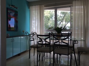 In-room dining - Seaview Holiday Apartments (Grand-Baie)