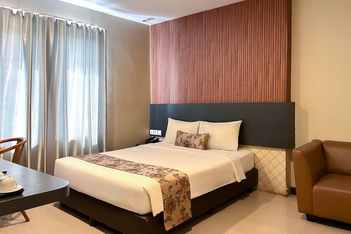 business room | blackout curtains, free wifi, bed sheets