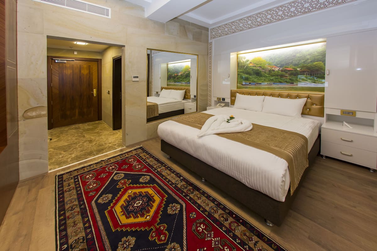 In-room safe, desk, soundproofing, bed sheets