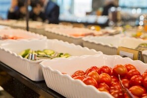 Desayuno completo (con cargo) los fines de semana