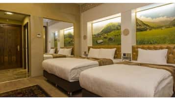 Family Room | In-room safe, desk, soundproofing, bed sheets