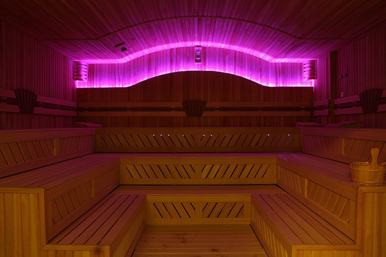 Sauna, steam room, Turkish bath/hammam, body treatments, facials
