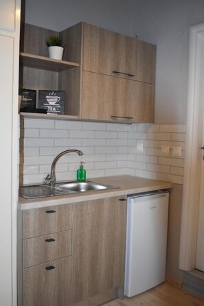 Standard Studio | Private kitchen | Fridge, stovetop, espresso maker, coffee/tea maker