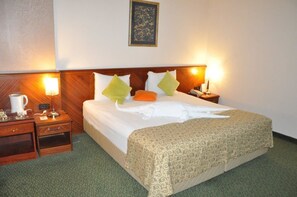 Standard Double or Twin Room | Minibar, in-room safe, desk, iron/ironing board - Bera Mevlana Hotel (Konya)