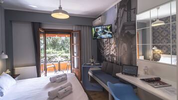 32-Zoll-Flachbildfernseher mit Satellitenempfang, Fernseher