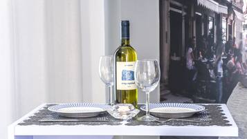 Télévision à écran plat de 32 pouces avec chaînes par satellite