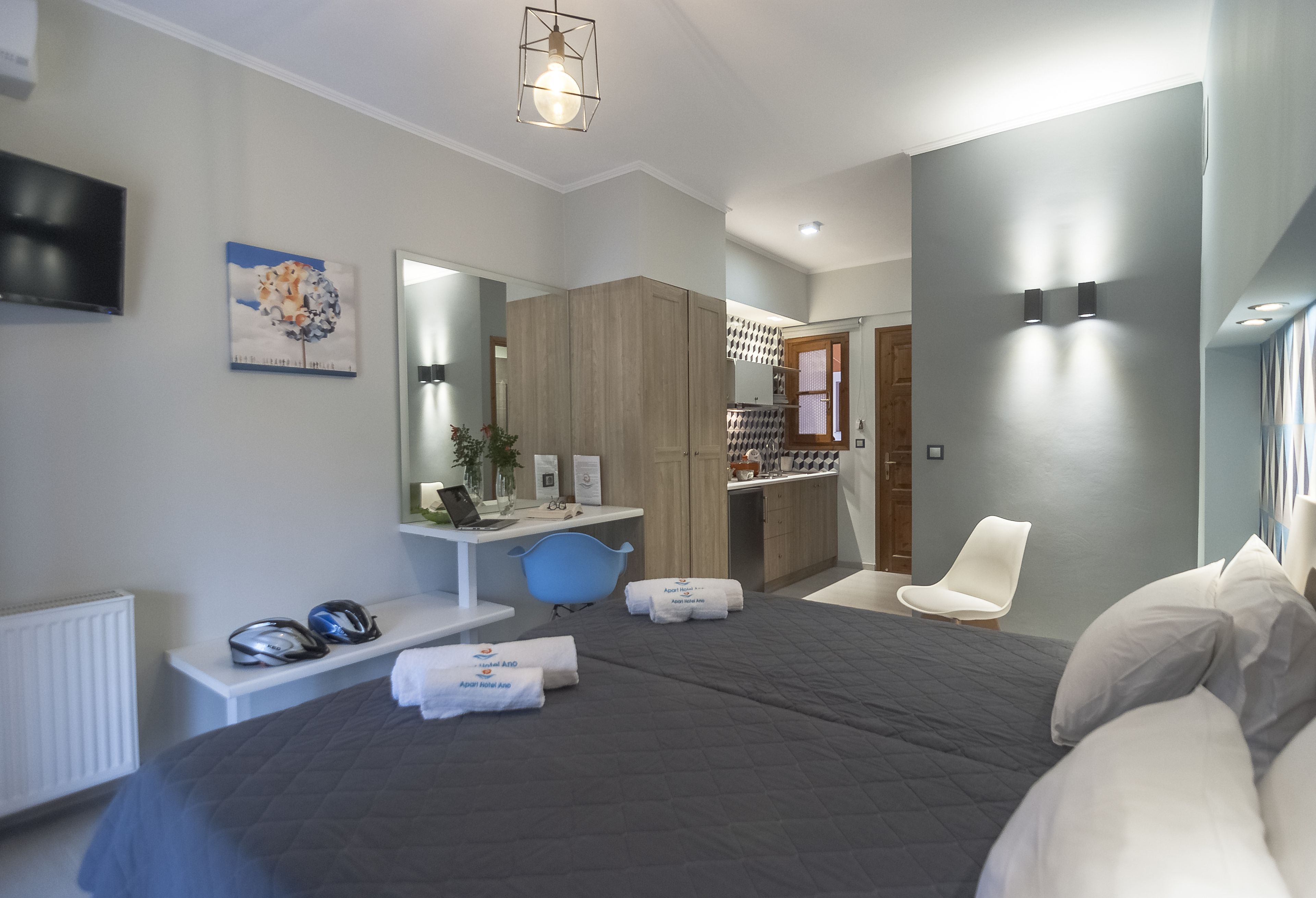 Télévision à écran plat de 32 pouces avec chaînes par satellite