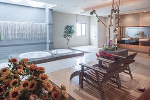 Deluxe Double Room, 1 Bedroom, Resort View | Bathroom | Combined shower/bathtub, free toiletries, towels
