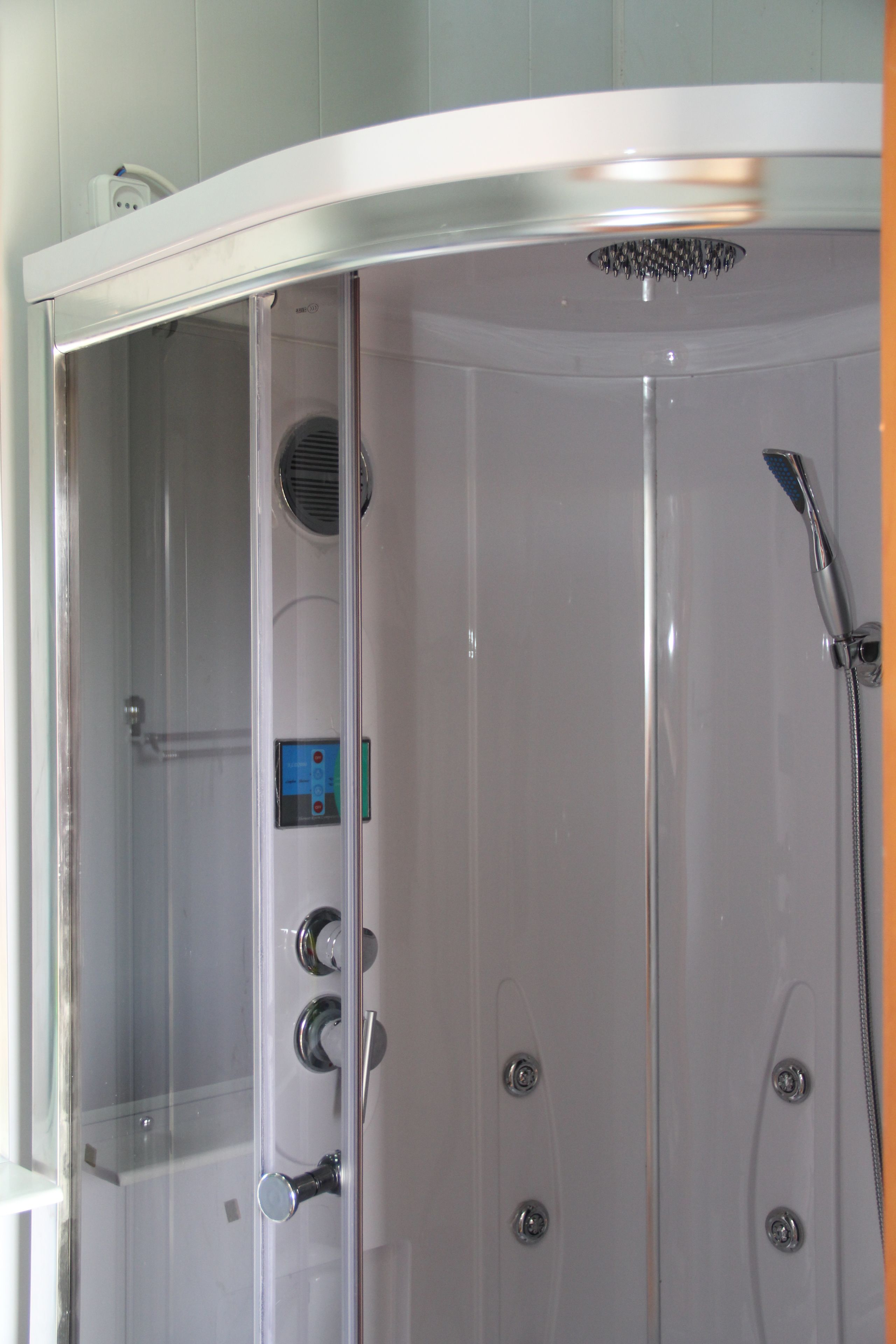 Deluxe Room, Mountain View | Bathroom shower