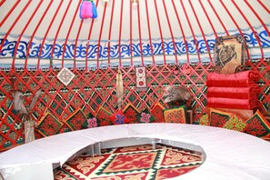 Café da manhã, almoço e jantar; local e internacional