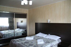 Luxury-Suite, 1 Schlafzimmer, Bergblick | Minikühlschrank