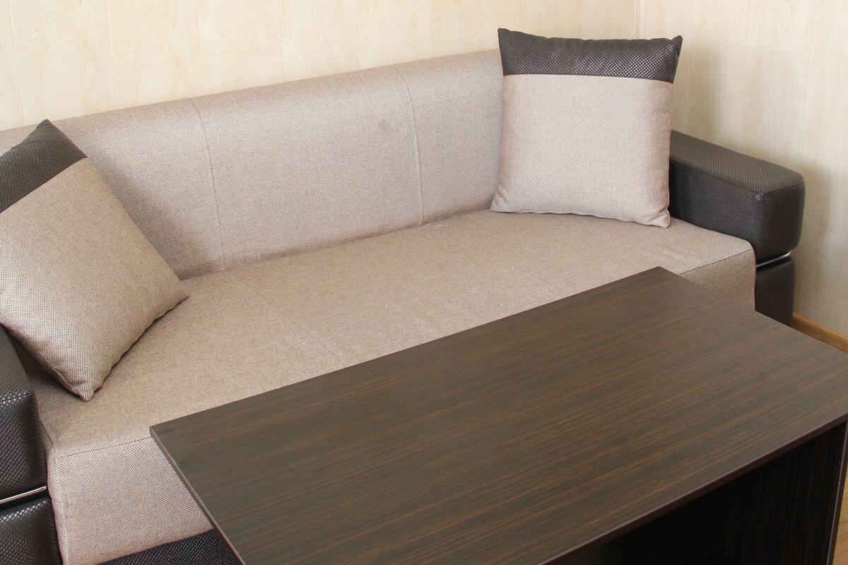 Standard Room, 1 Bedroom, Mountain View | Living area | TV