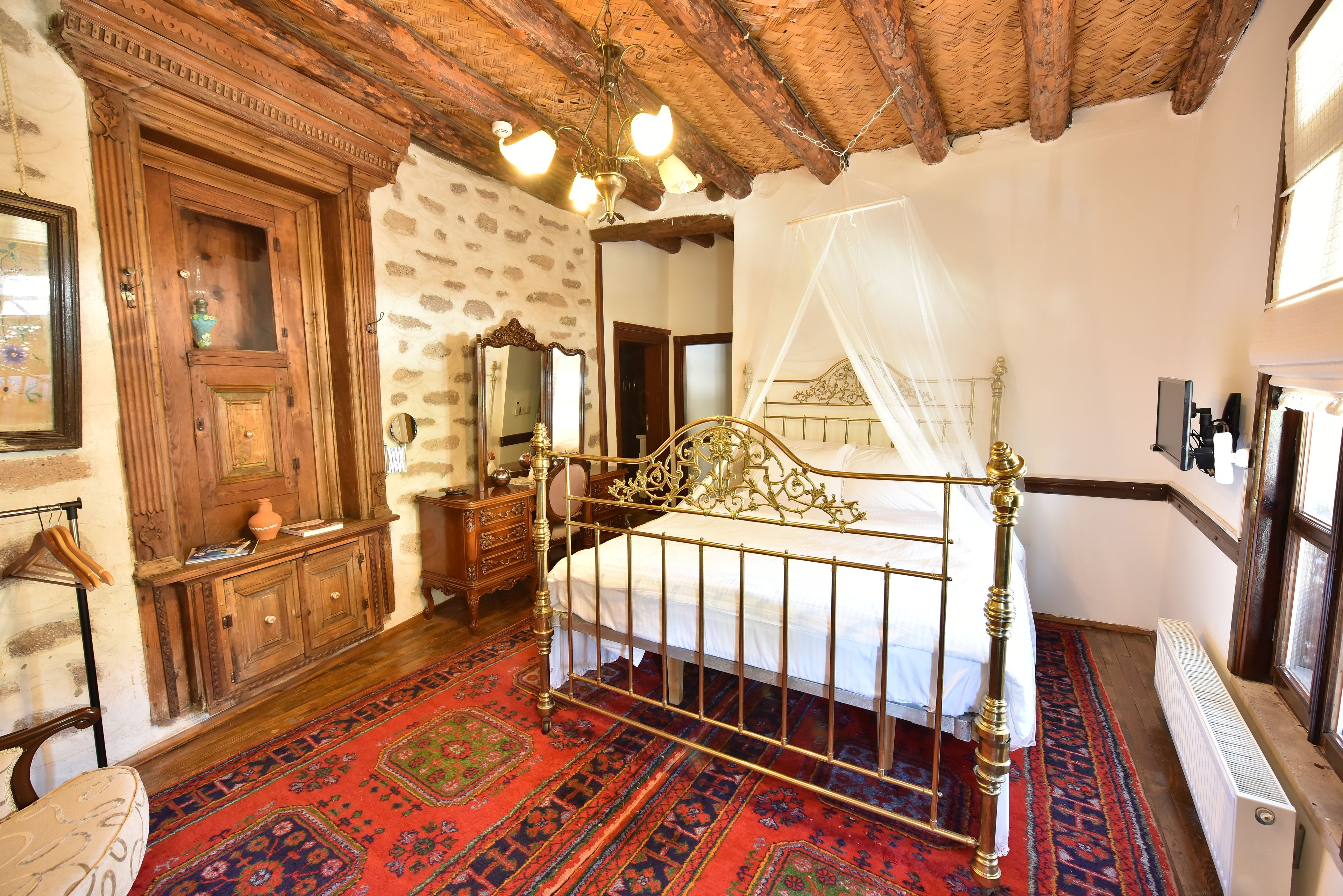 superior double room, 1 queen bed, non smoking | minibar, desk, free wifi