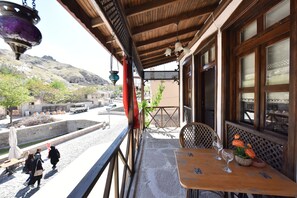 Minibar, escritorio y wifi gratis 