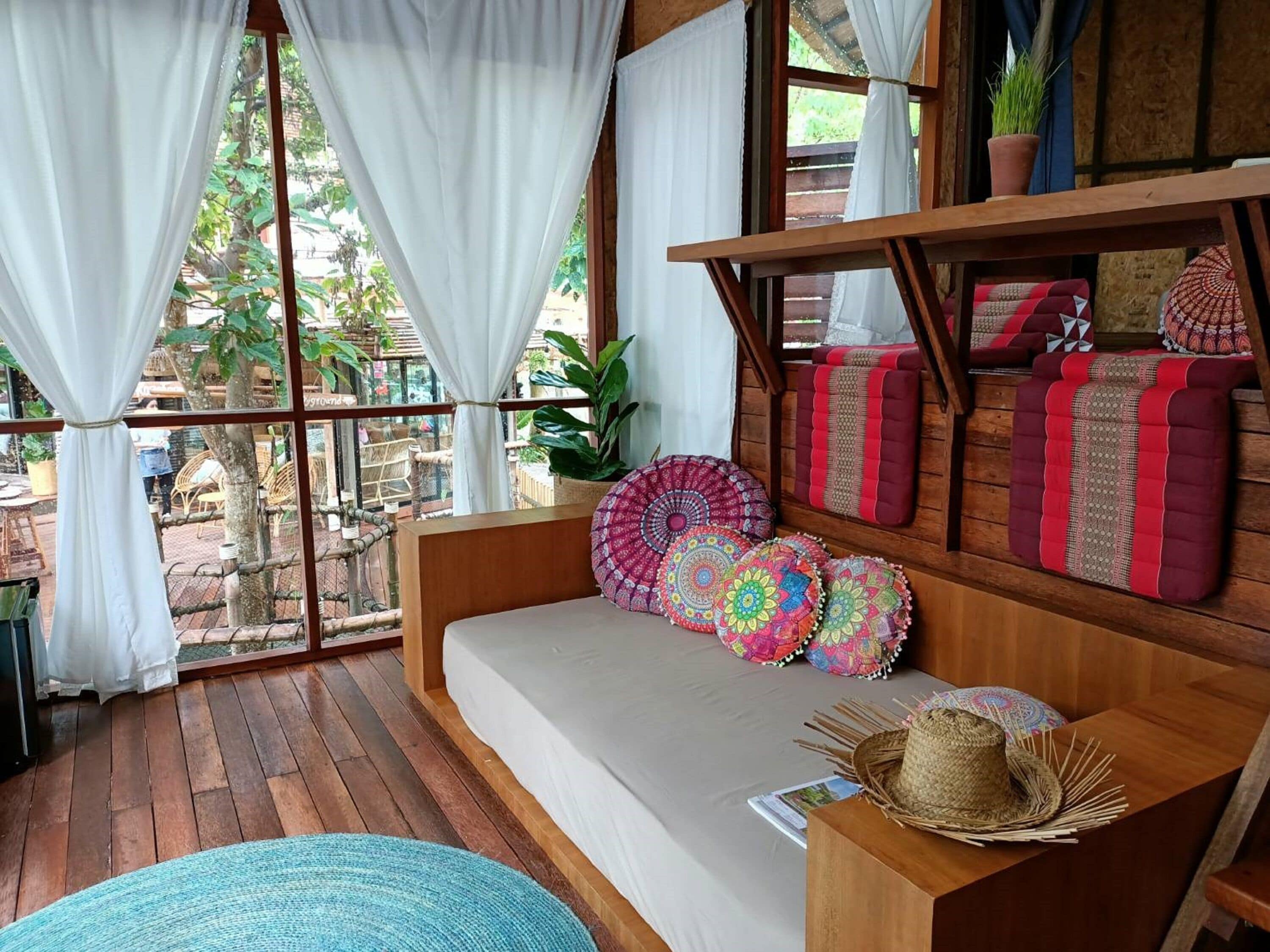 tree house | living area | flat-screen tv