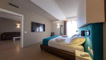 Deluxe-Zimmer | Betten mit Memory-Foam-Matratzen, Zimmersafe, Schreibtisch