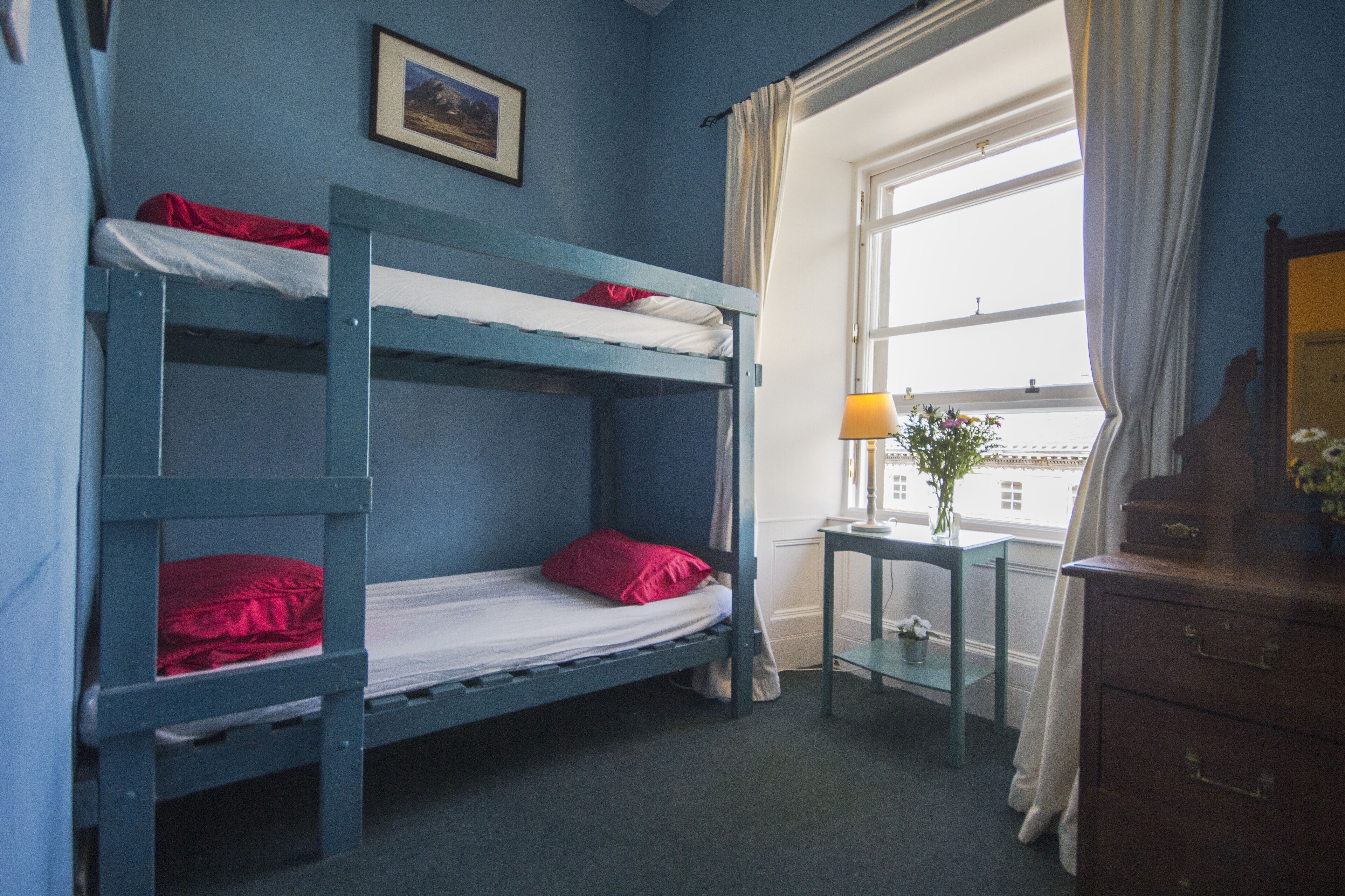 Eenvoudige Twin kamer | Verduisterende gordijnen, een strijkplank/strijkijzer, gratis wifi