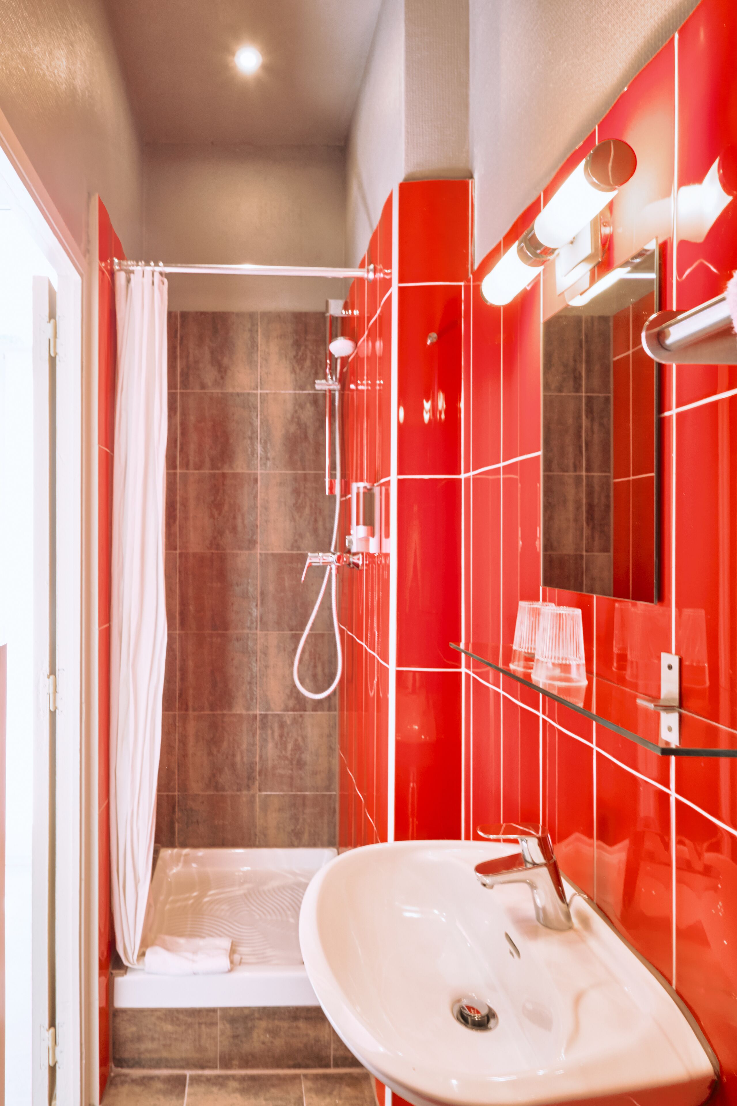 basic single room | bathroom | shower, free toiletries, hair dryer, towels