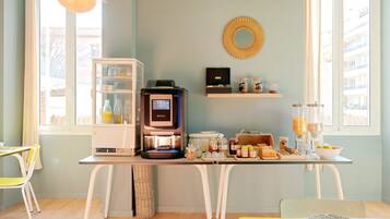 Desayuno buffet (EUR 12 por persona)