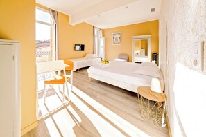 Family Room | Individually decorated, desk, blackout drapes, iron/ironing board - Hôtel Lemon (Menton)