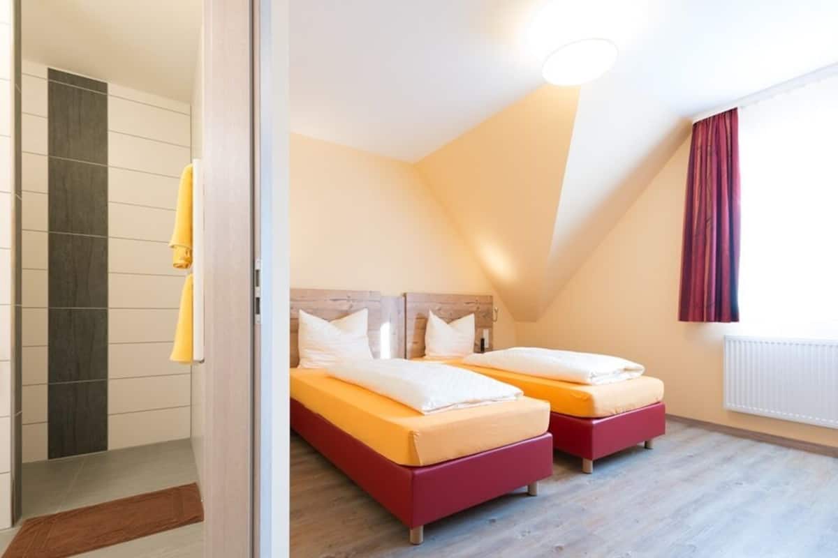 standard double or twin room, ensuite