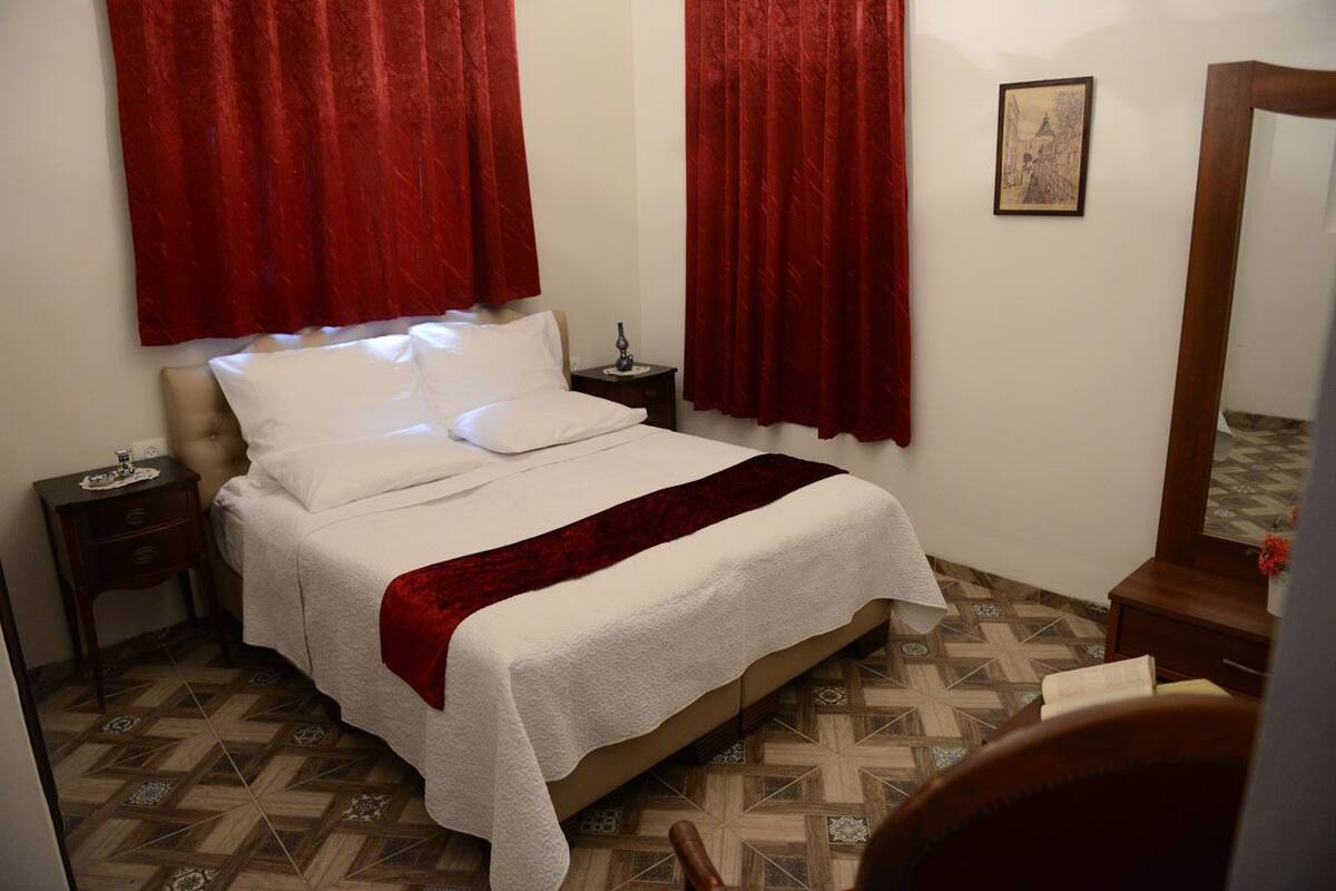 Chambre Deluxe double ou avec lits jumeaux, vue sur la ville | Lit de bébé (gratuit), accÚs au Wi-Fi (inclus)