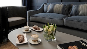 Bar (on property) - De Vilhena Boutique Hotel (Valletta)