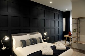 Superior Premium Double Room | Ropa de cama de alta calidad y caja de seguridad en la habitación