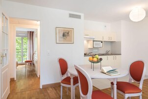 供应午餐，法国菜