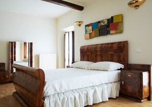 2 bedrooms, premium bedding, free minibar, desk