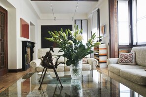 Luxury Apartment, 2 Bedrooms | Living area