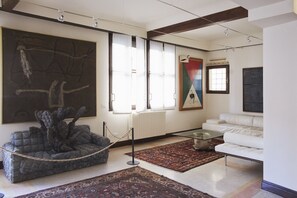 Luxury Apartment, 2 Bedrooms | Interior