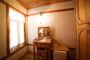 Traditional-Zweibettzimmer, 2 Einzelbetten | Hochwertige Bettwaren, Minibar, Zimmersafe, individuell dekoriert