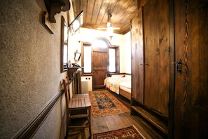 Traditional-Einzelzimmer | Hochwertige Bettwaren, Minibar, Zimmersafe, individuell dekoriert