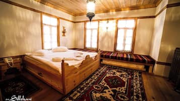 Traditionellt fyrbäddsrum | Sängtillbehör av högsta kvalitet och minibar