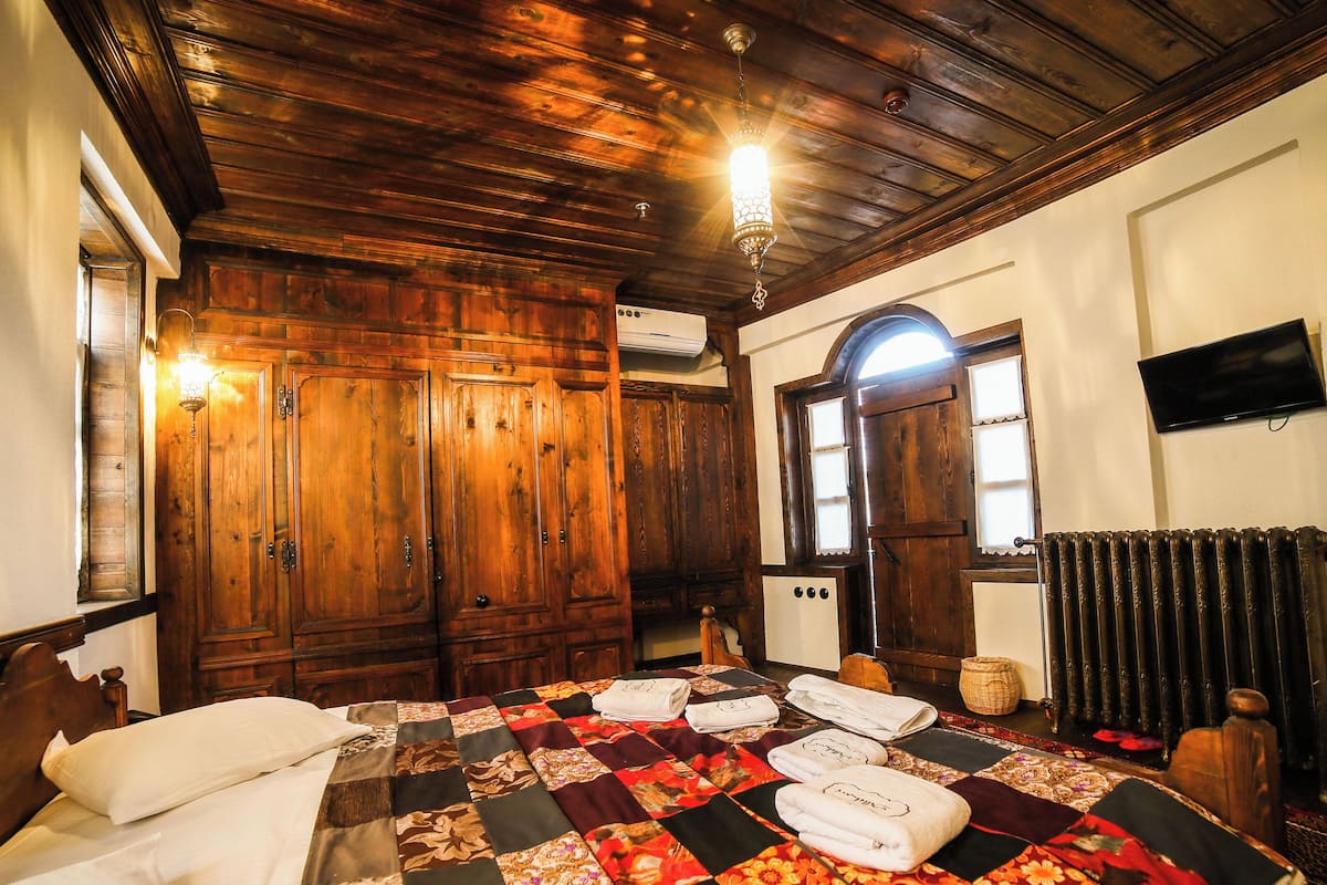 Deluxe Double Room, 1 King Bed, Courtyard View