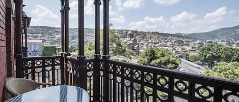Suite, 1 trÚs grand lit et 1 canapé-lit, vue ville | Vue sur la ville