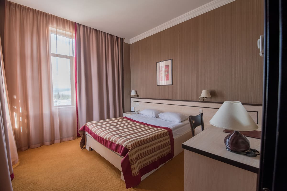 Junior Suite | Minibar, in-room safe, desk, soundproofing