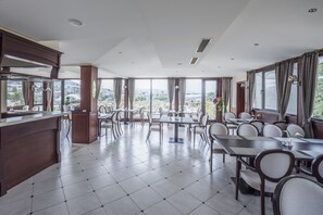 Frokost, lunsj og middag serveres, østeuropeiske retter 