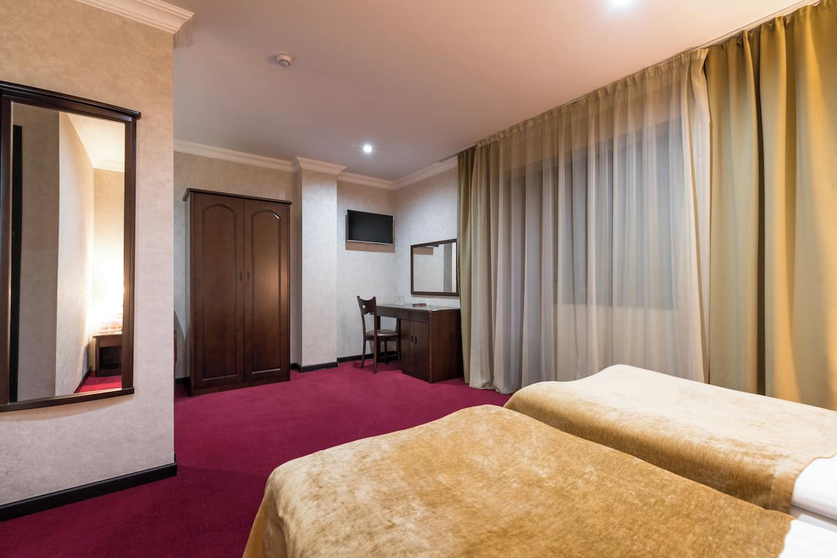 1 camera, minibar, una scrivania, insonorizzazione
