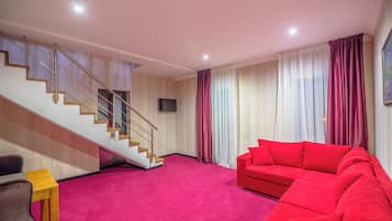 Loftsleilighet, 1 soverom (Building B) | Minibar, skrivebord, lydisolert og wi-fi (inkludert)